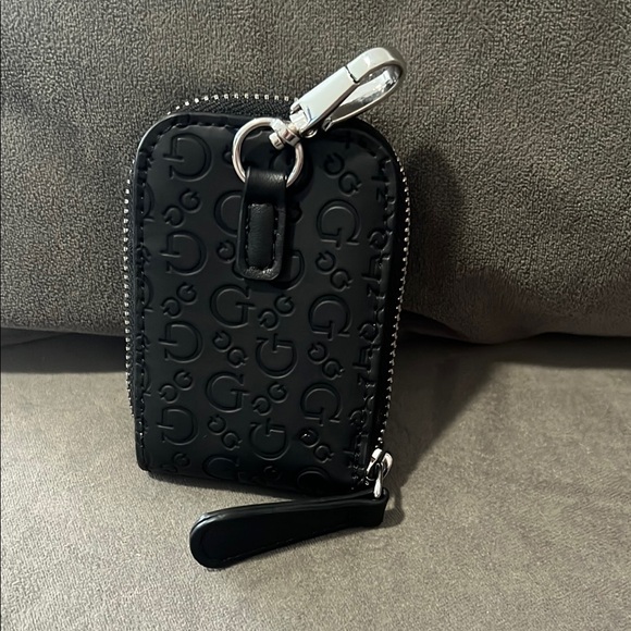 NWOT GUESS Black Logo Zip air pod case - Picture 2 of 3